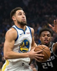  库里单节轰下21分勇士主场碾压国王