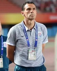  弗莱堡主帅运筹帷幄，临场换人收到奇效扭转战局