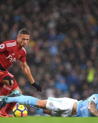  特鲁瓦防守密不透风力保城门不失