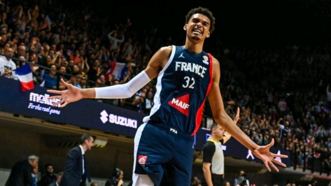  文班亚马首秀惊艳马刺大胜开拓者展天赋